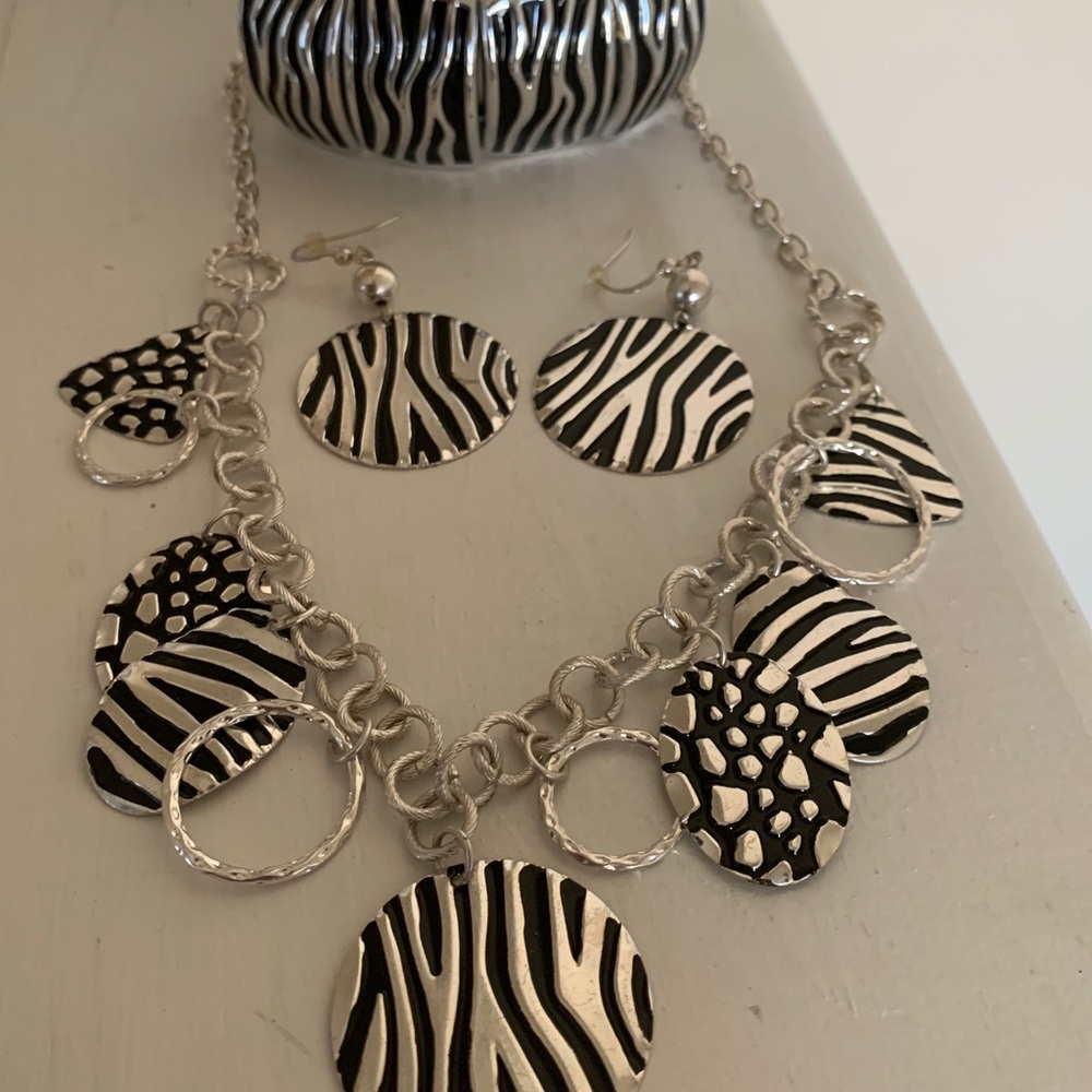 Zebra silver and black jewelry set